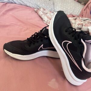 Nike Women's Black and Pink Sneakers